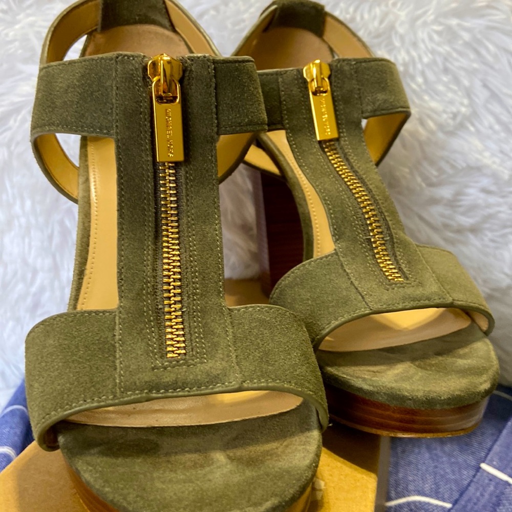 Michael Kors Olive Green Suede Platform Heels with Wood-Effect Block Heel - Picture 2 of 10
